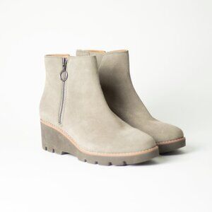 Suede Ankle Boots Taupe Lug Sole Comfort Vionic Hazel Wedge Size 8